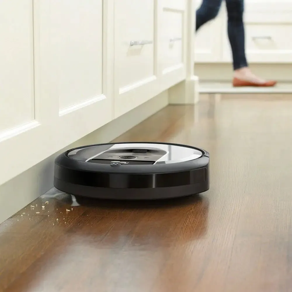 Open Box - iRobot Roomba i6  Wi-Fi Robot Vacuum with Automatic Dirt Disposal
